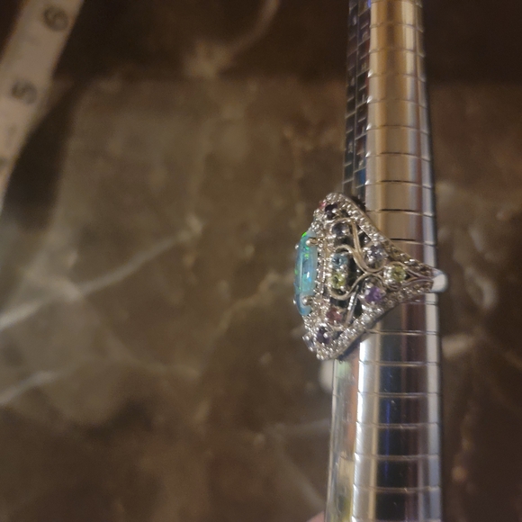 Elegant Silver Ring with Blue Gemstone - Picture 4 of 5